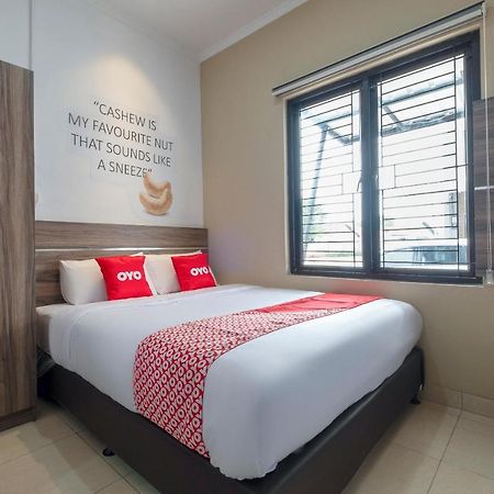 Telukjambe Oyo Life 3246 Walnut Inn G-10 מראה חיצוני תמונה