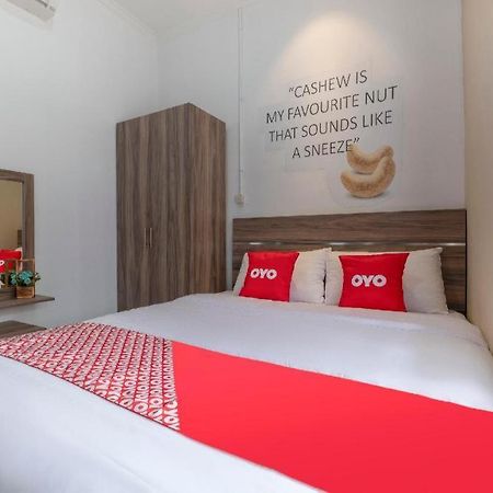 Telukjambe Oyo Life 3246 Walnut Inn G-10 מראה חיצוני תמונה