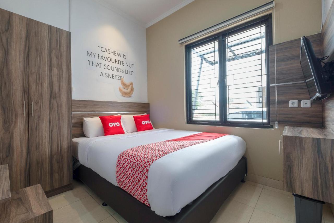Telukjambe Oyo Life 3246 Walnut Inn G-10 מראה חיצוני תמונה