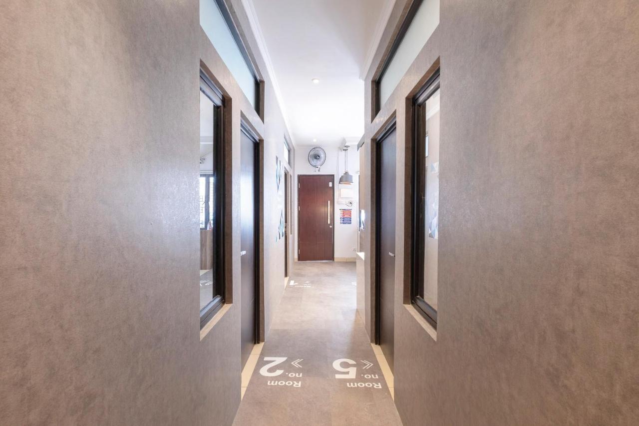 Telukjambe Oyo Life 3246 Walnut Inn G-10 מראה חיצוני תמונה