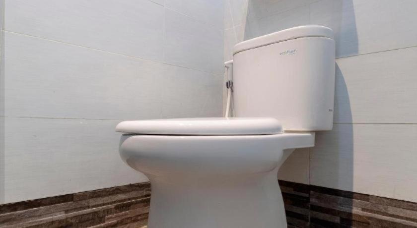 Telukjambe Oyo Life 3246 Walnut Inn G-10 מראה חיצוני תמונה